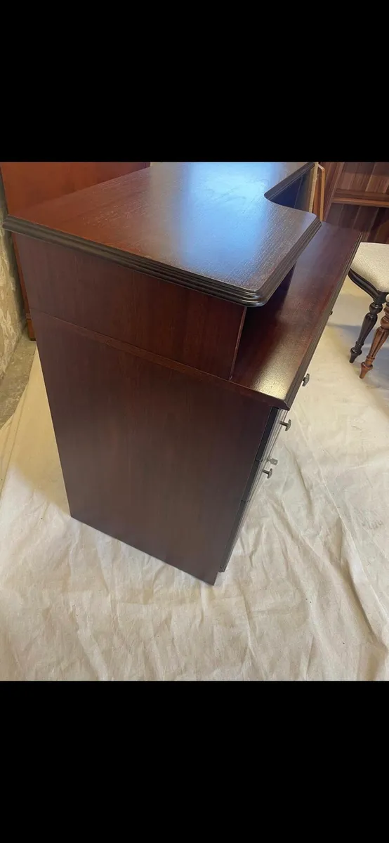 Office desk - Image 2