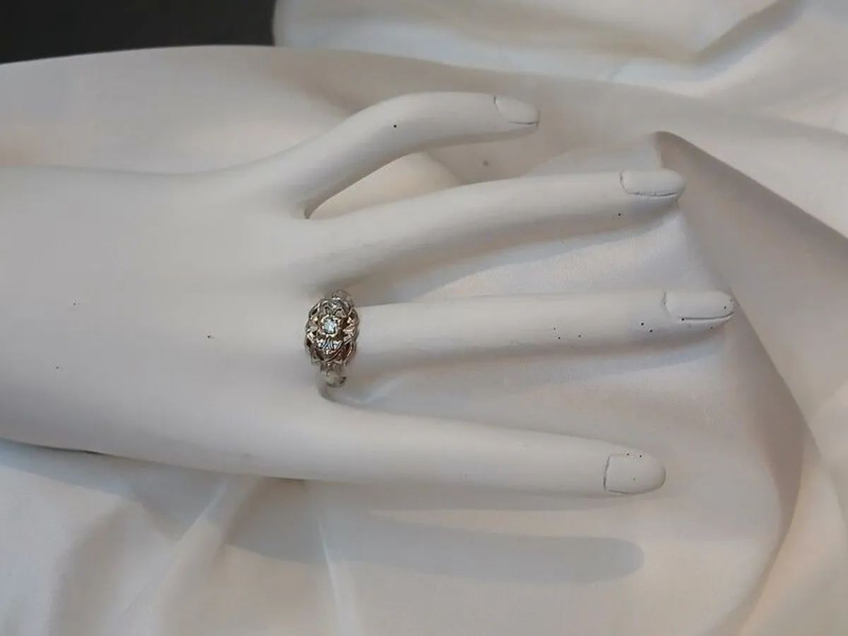 18k White Gold & Diamond Ring - Image 2