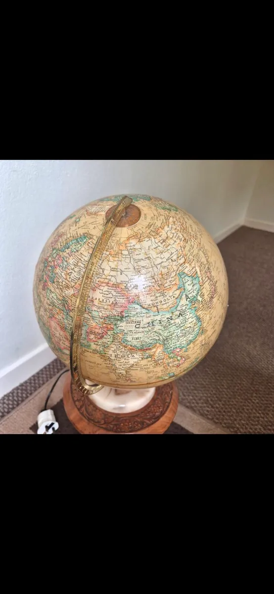 Light up globe and stool - Image 1