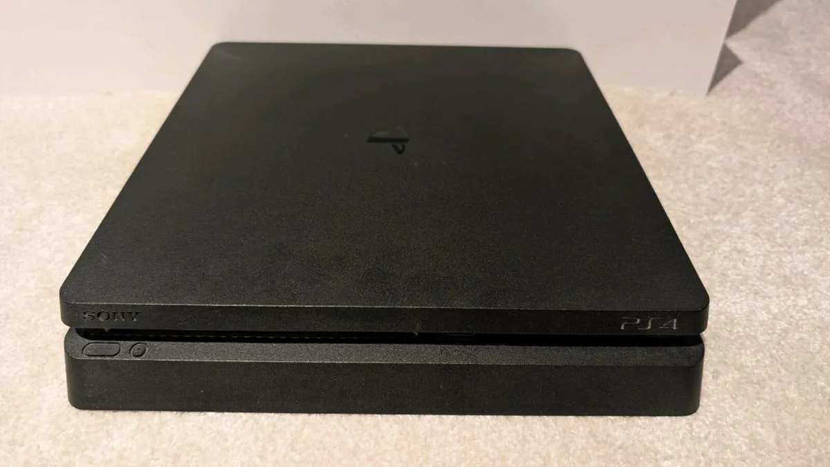 Ps4 slim 1TB - Image 1