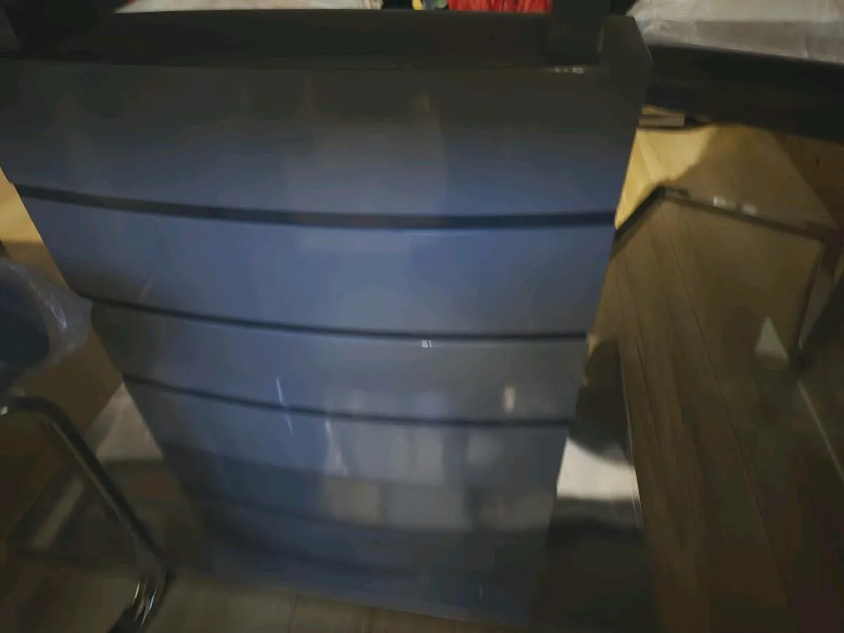 Chantelle dining table and chairs - Image 4