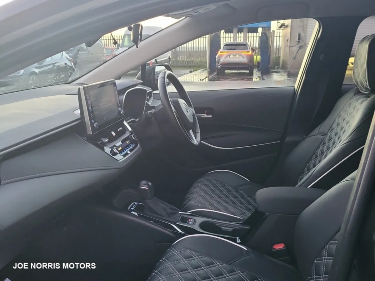 Toyota Corolla 1.8  Touring Estate Hybrid - Image 2