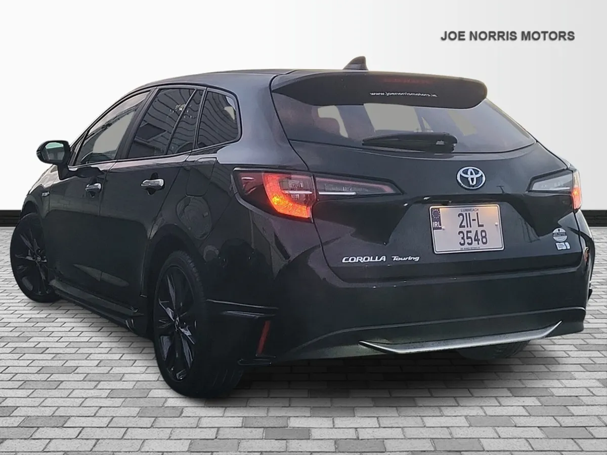 Toyota Corolla 1.8  Touring Estate Hybrid - Image 3