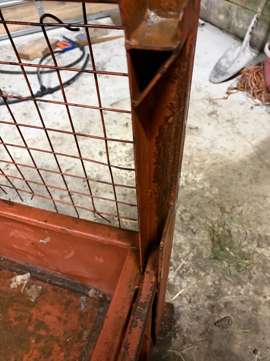 Calf transporter/ man cage. free delivery - Image 3