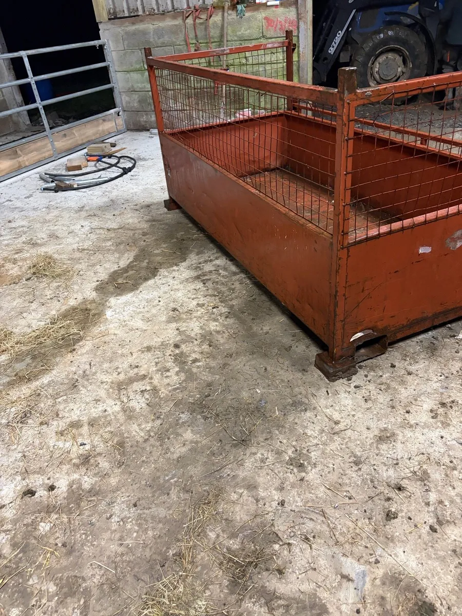 Calf transporter/ man cage. free delivery - Image 4