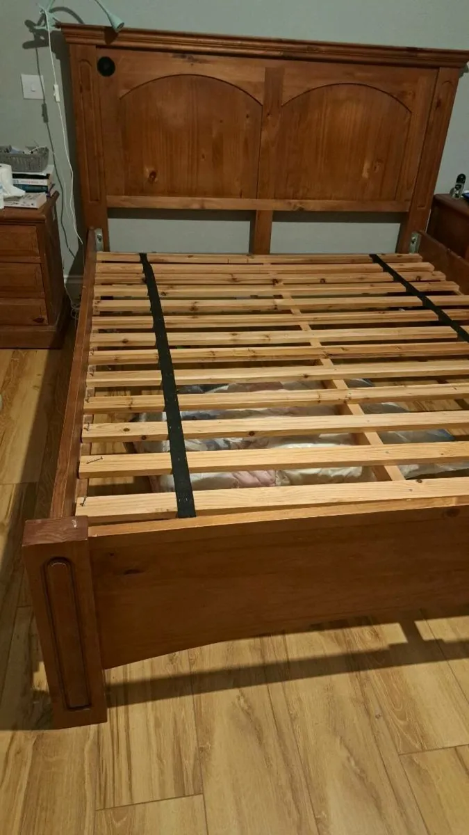 Kingsiz3 Bedframe and Double - Image 1