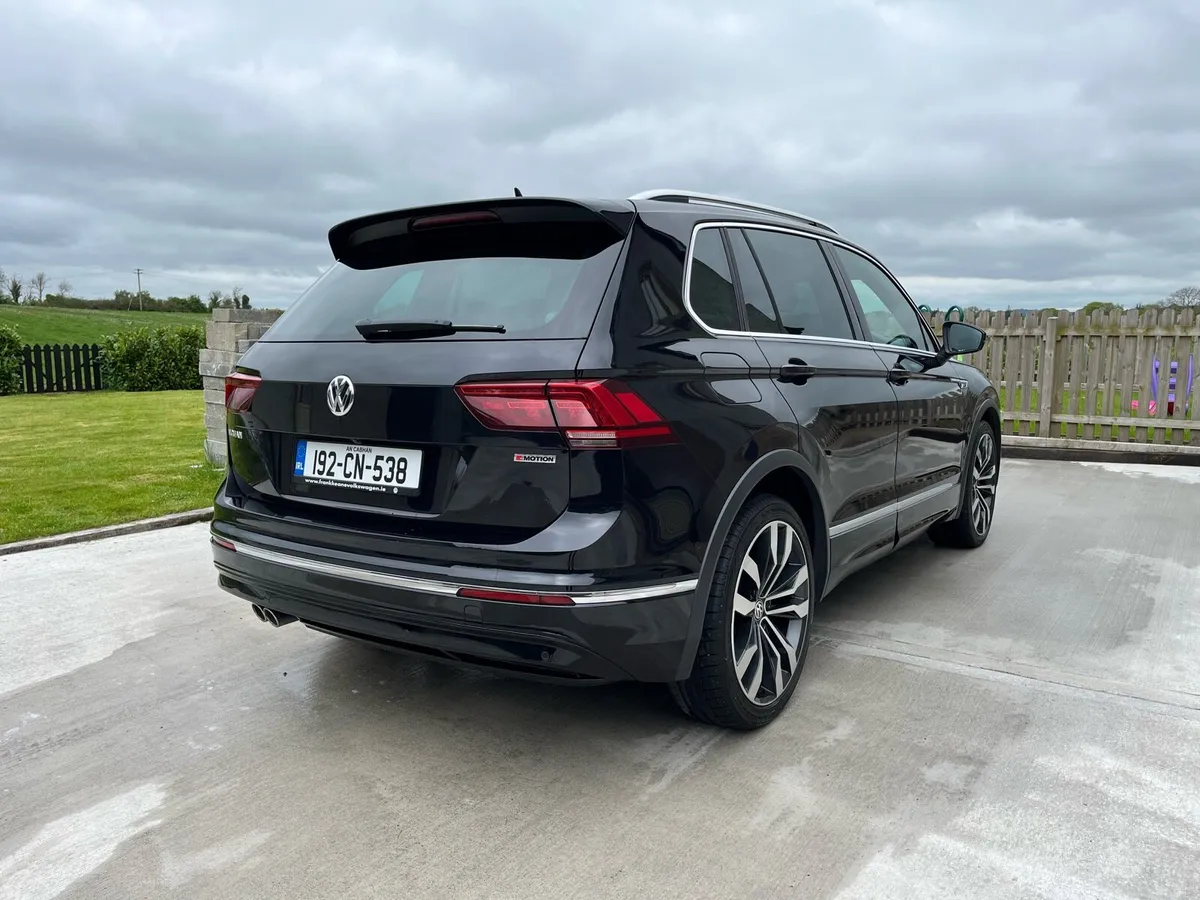 Volkswagen Tiguan R-Line 4MOTION - Image 4
