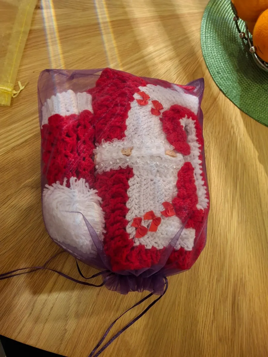 Hand crocheted baby set - Image 2