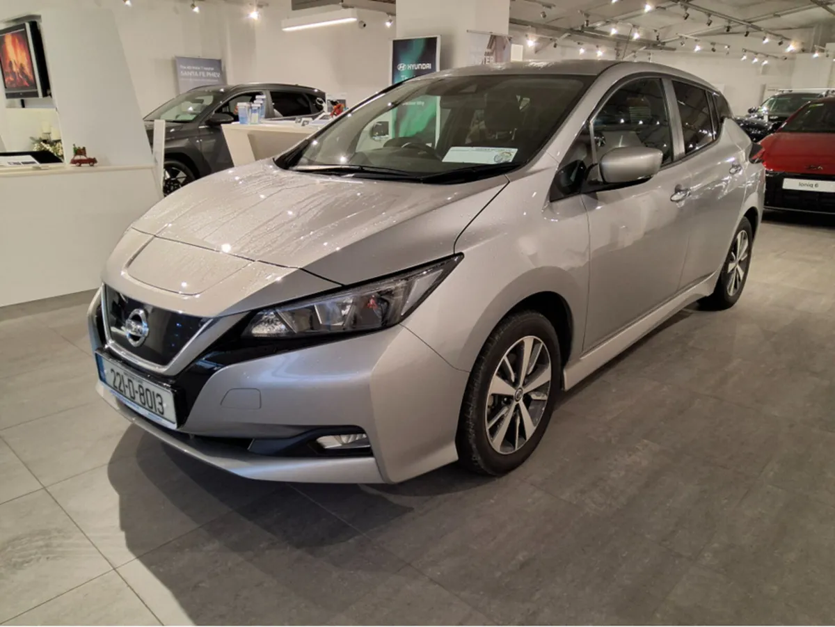 Nissan Leaf SV 40KW- Very Low kms - 1 Owner - Batt - Image 2