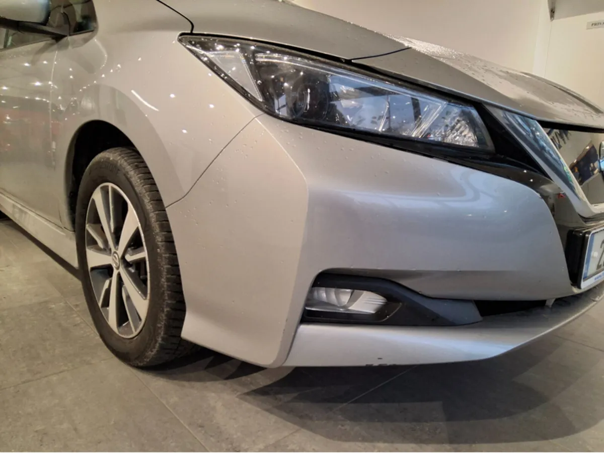 Nissan Leaf SV 40KW- Very Low kms - 1 Owner - Batt - Image 4
