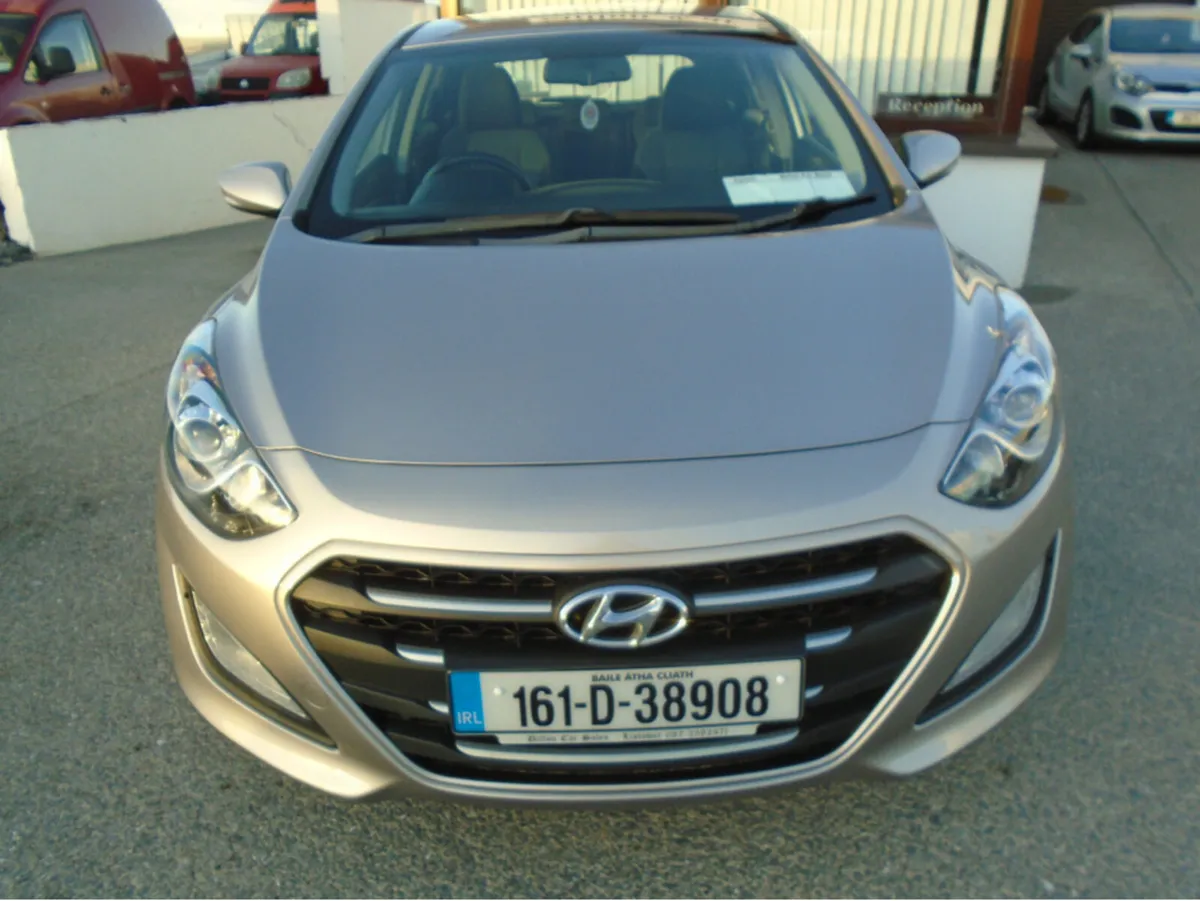 Hyundai i30 1.6 DELUXE 5DR - Image 3