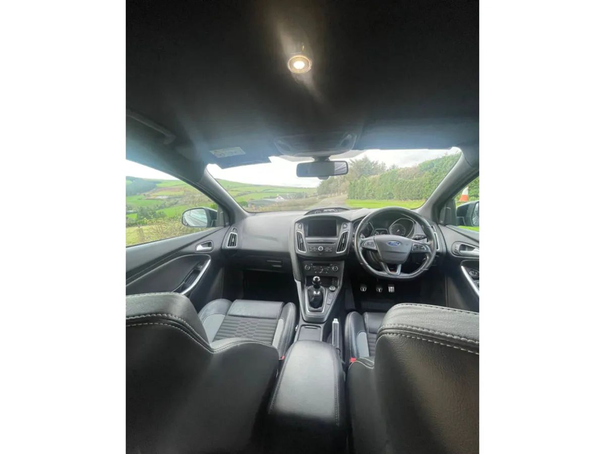 Ford Focus ST2 2.0 ECOBOOST 250PS 5 4DR - Image 2