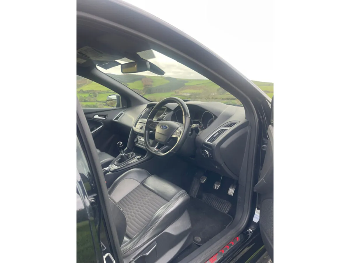 Ford Focus ST2 2.0 ECOBOOST 250PS 5 4DR - Image 3