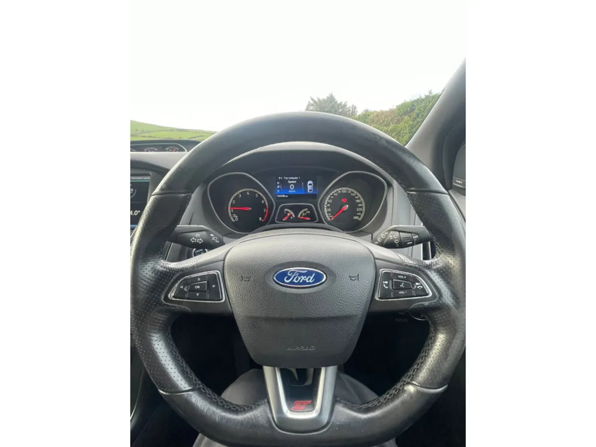 Ford Focus ST2 2.0 ECOBOOST 250PS 5 4DR - Image 4