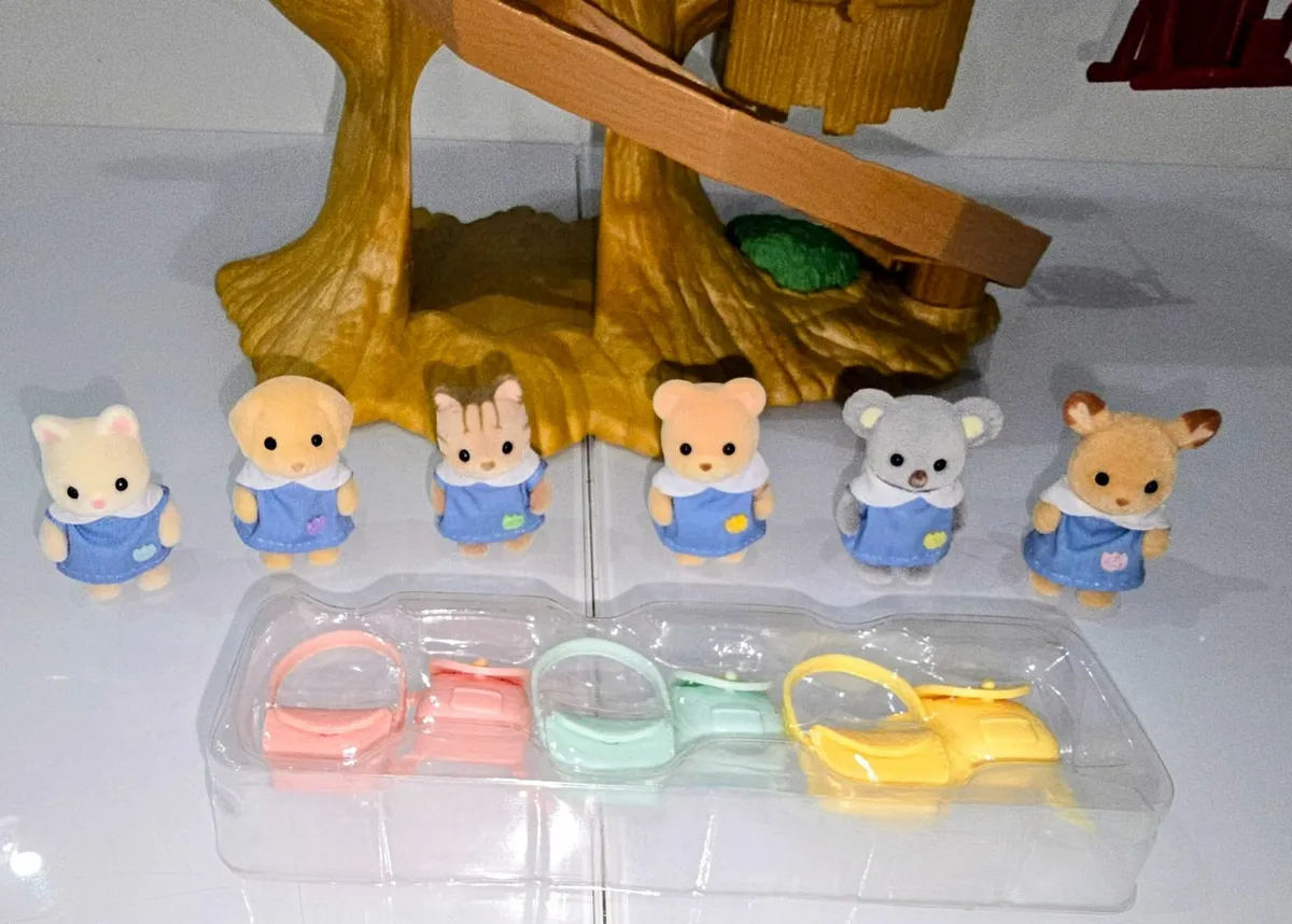Sylvanian Families Set Adventure Tree House+Babies - Image 4