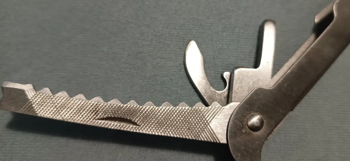 Classic Army Knife & Tools - Image 2