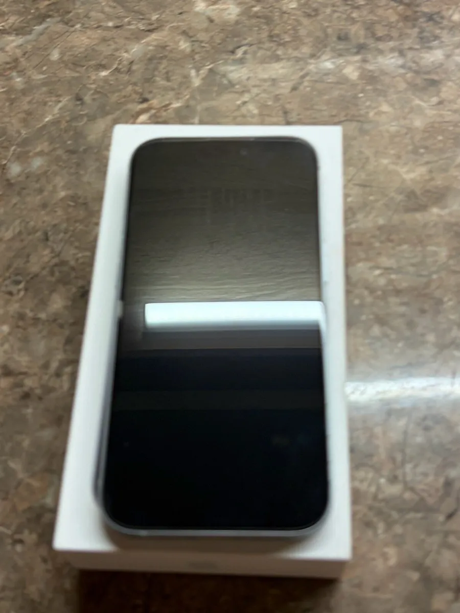 iPhone 15 - Image 1