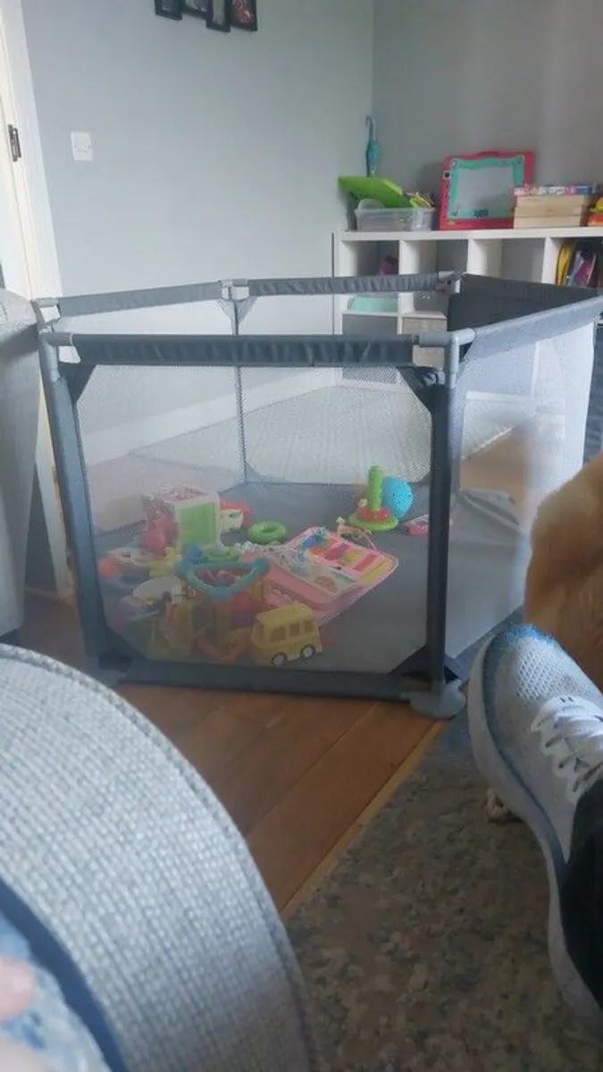 kids play pen - Image 1