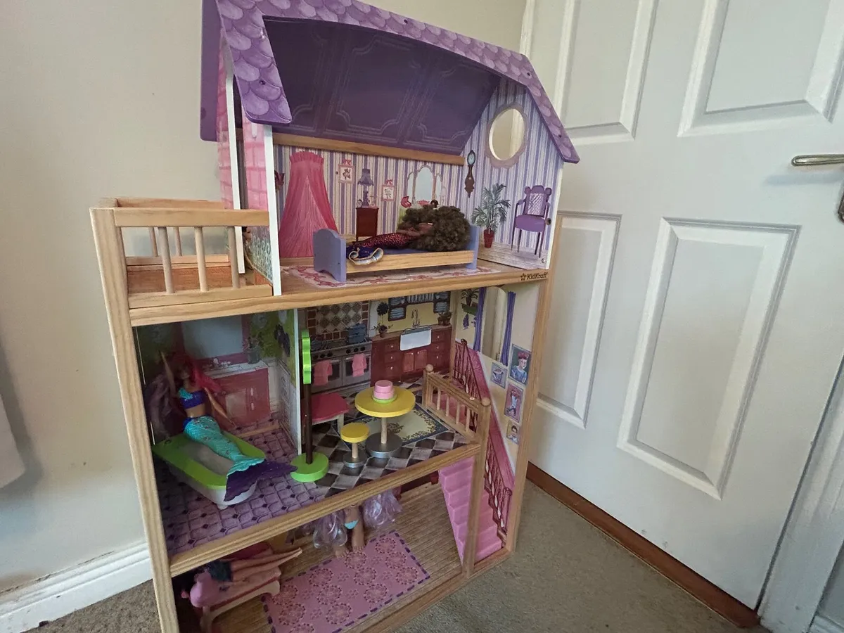Kids dolls house - Image 1