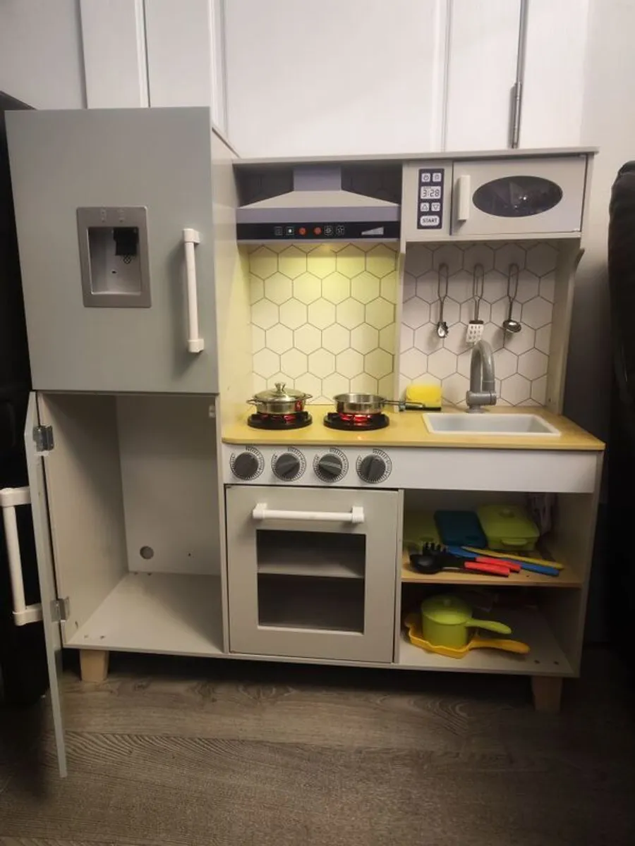 toy kitchen and play food - Image 1