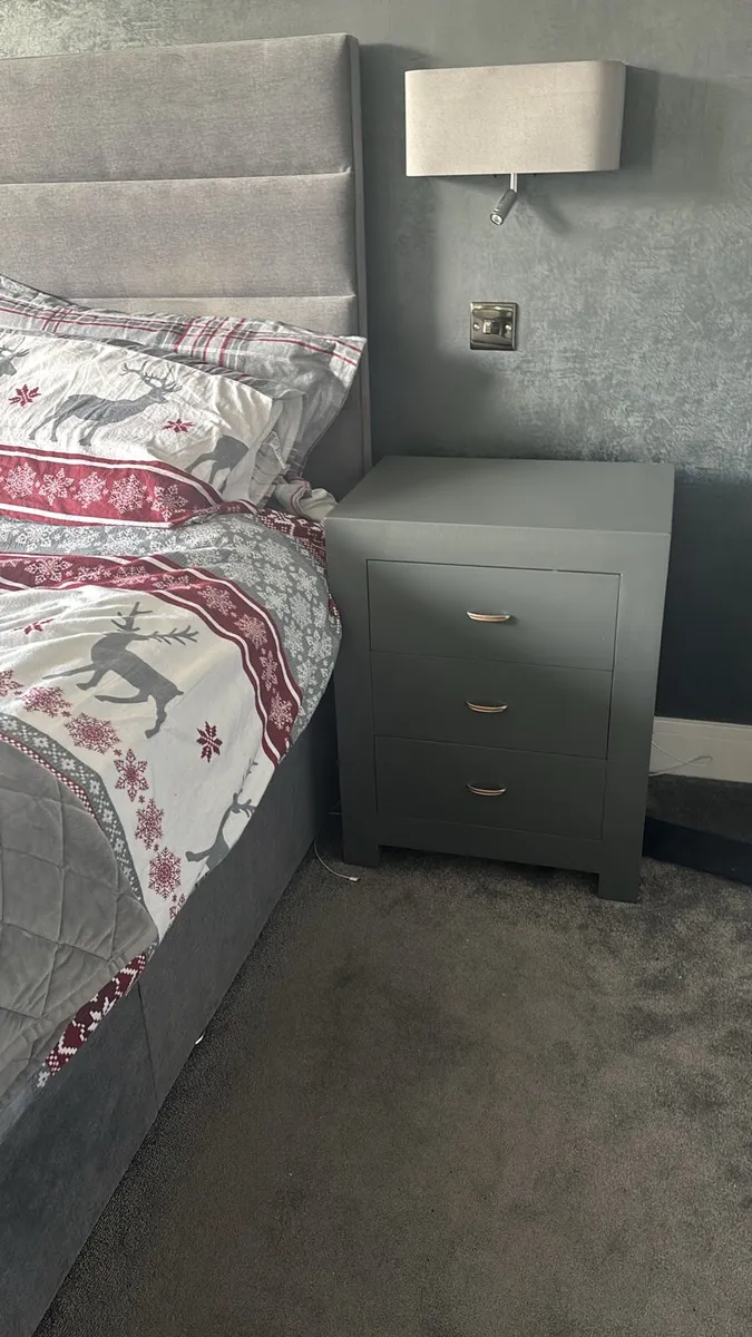 Chest of drawers & mirror - Image 2