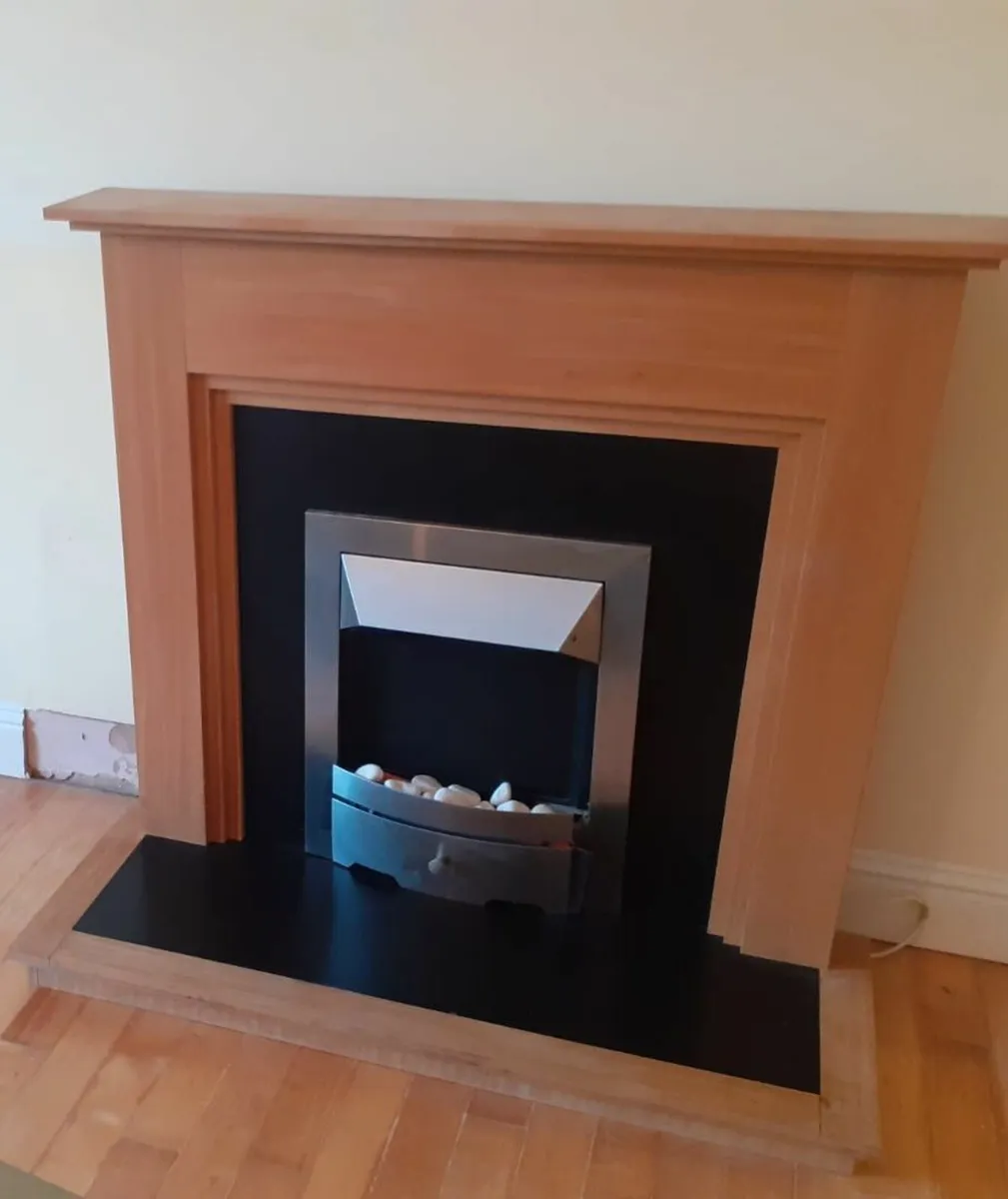 Fireplace with electric fire - Image 1