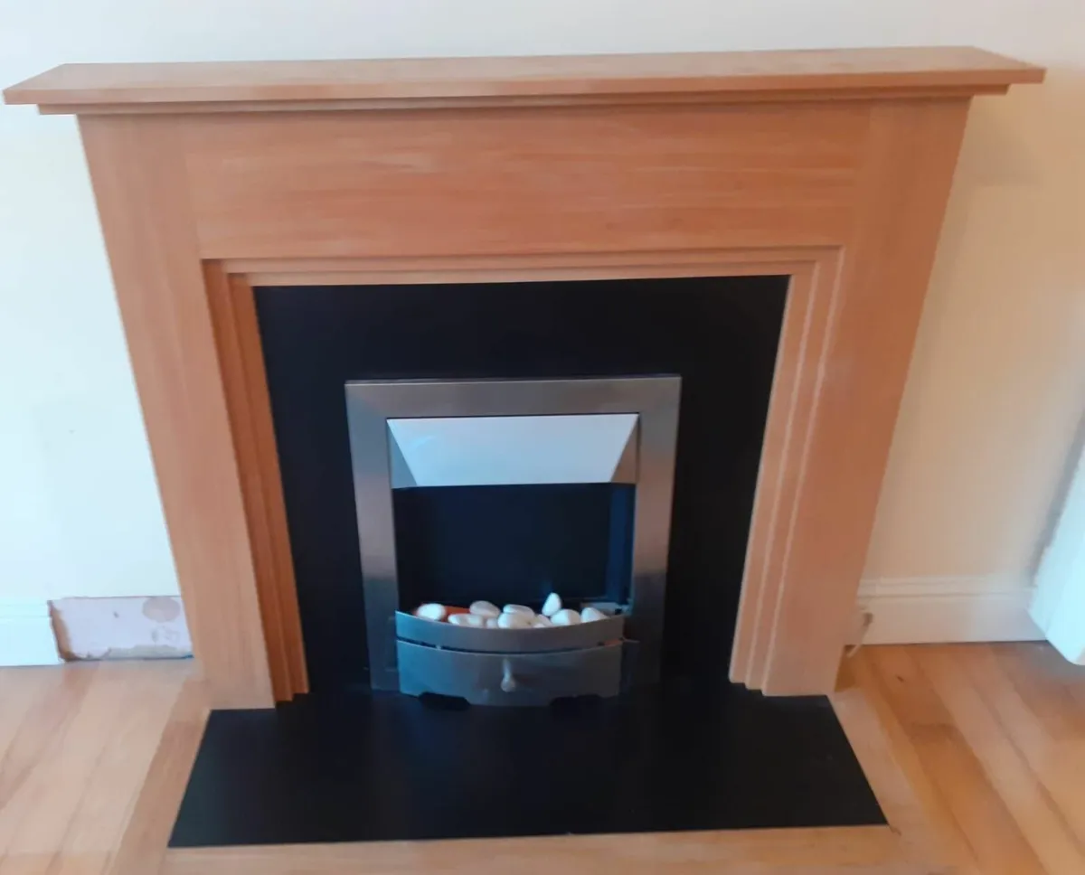 Fireplace with electric fire - Image 2