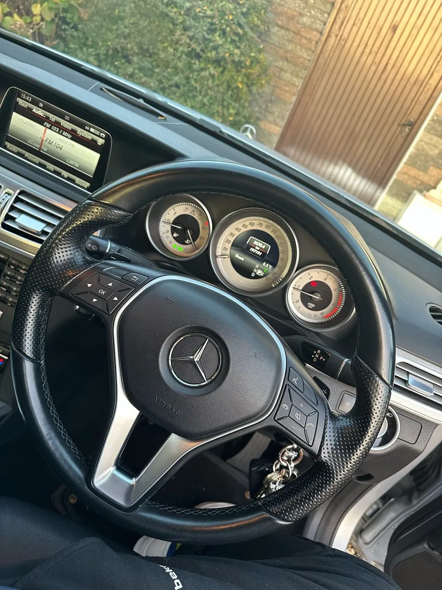 Mercedes E 220 - Image 1