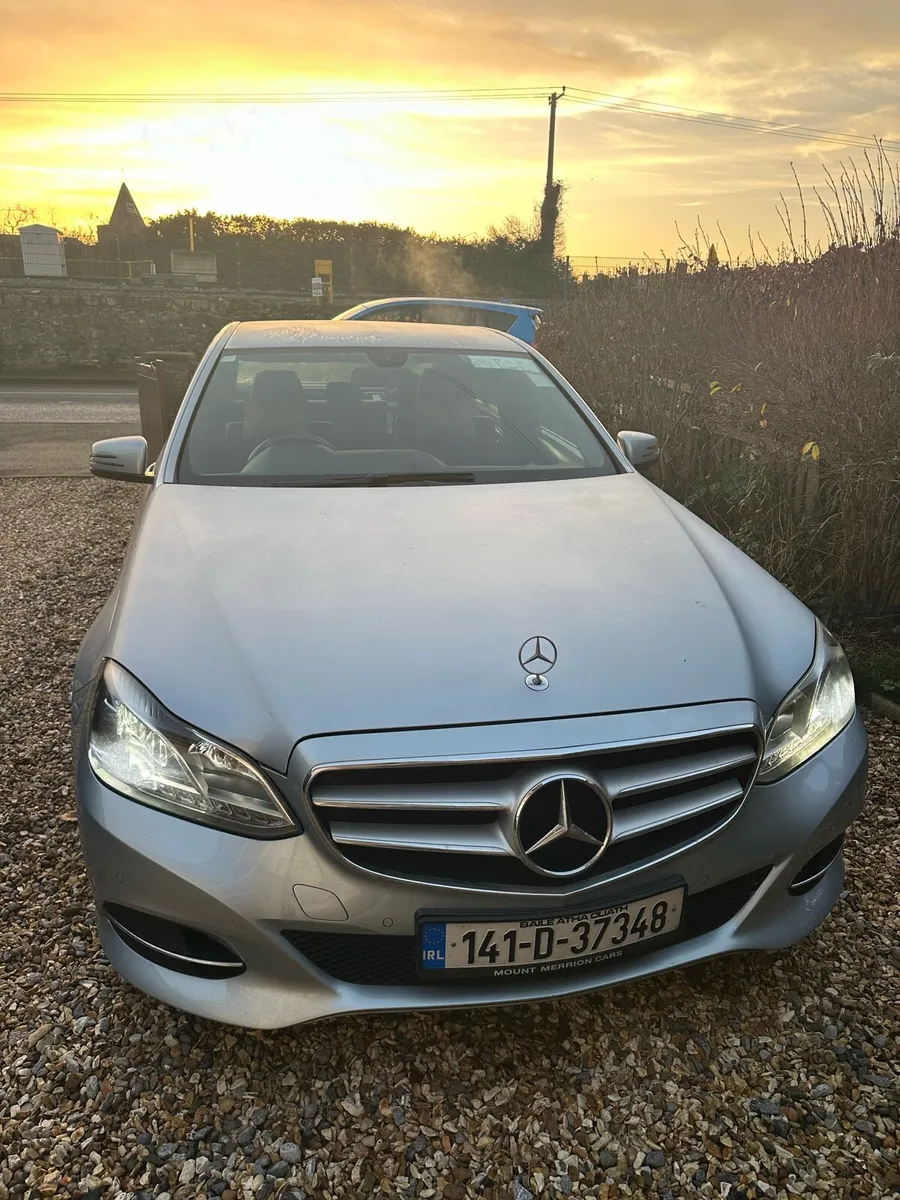 Mercedes E 220 - Image 2