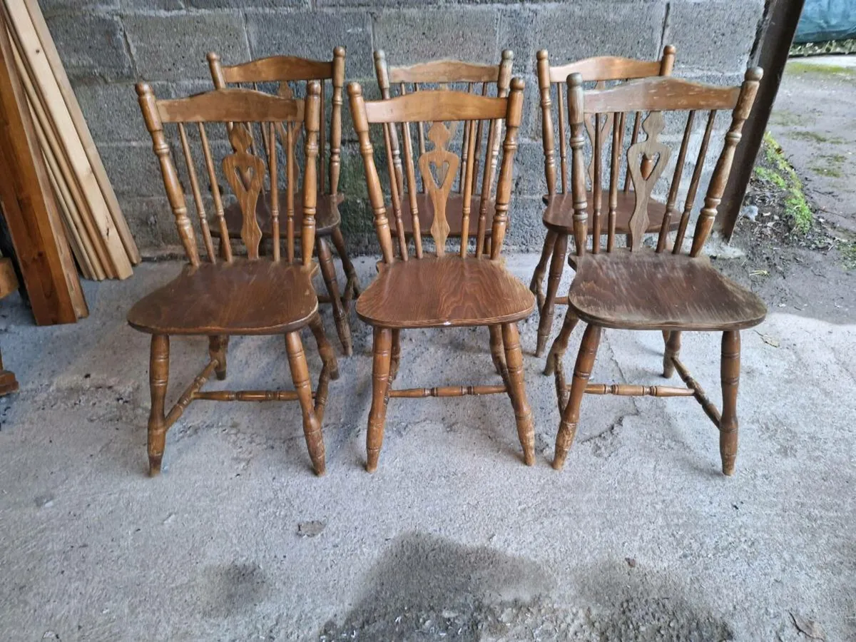 6 solid pine chairs for restoration (DELIVERY) - Image 1