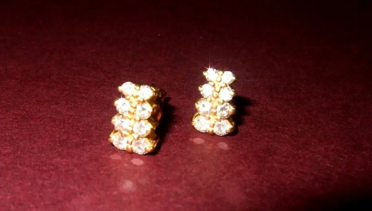 Vintage Hallmarked 18ct Gold/Diamond Earrings - Image 3