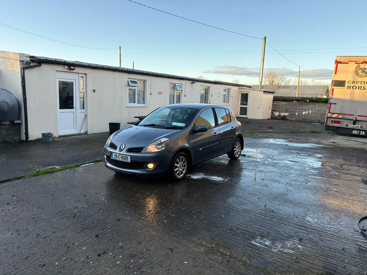 Renault Clio in good condition - Image 1