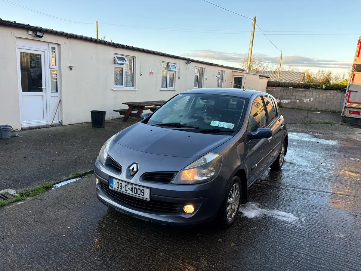 Renault Clio in good condition - Image 2