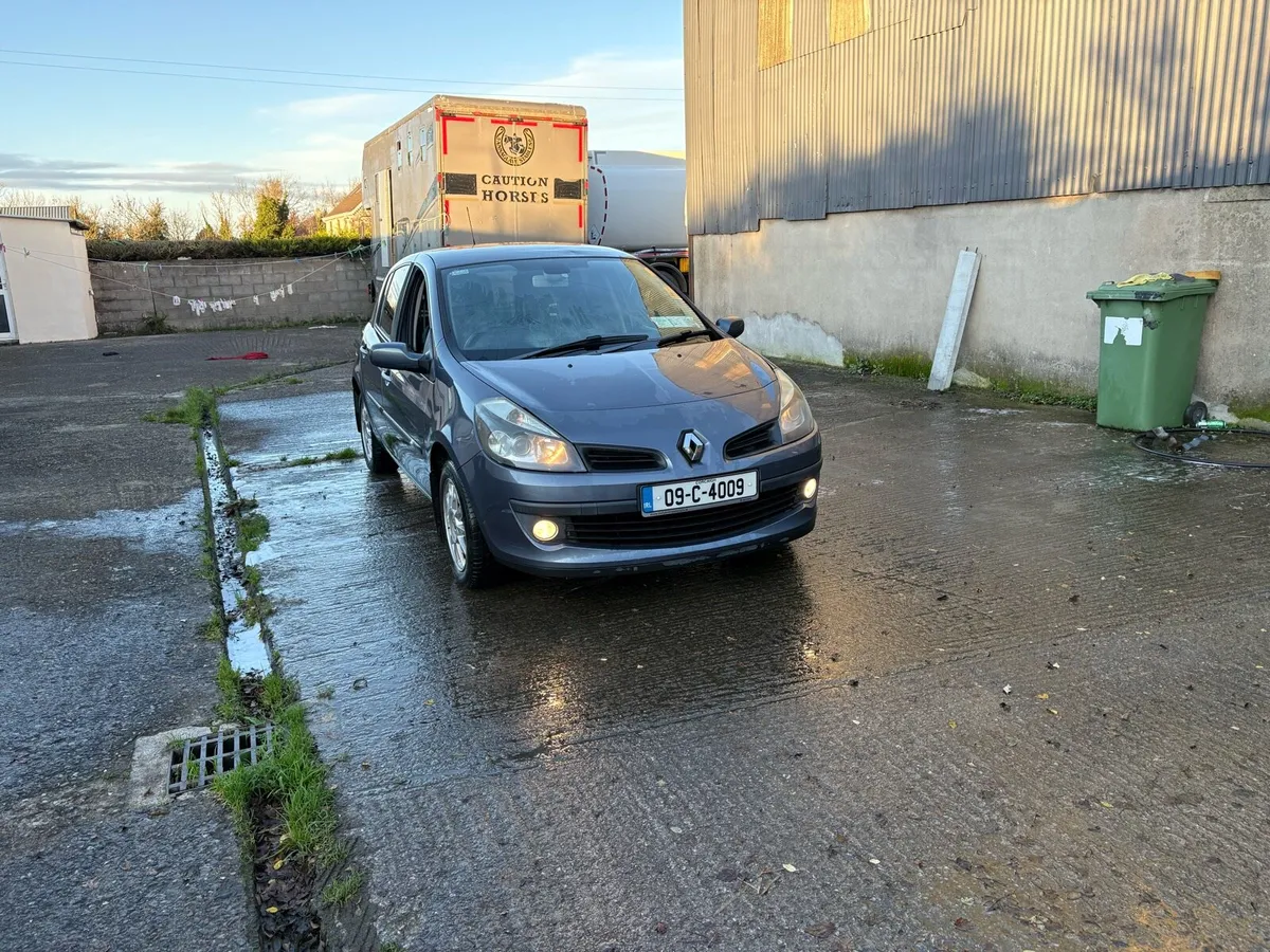 Renault Clio in good condition - Image 3