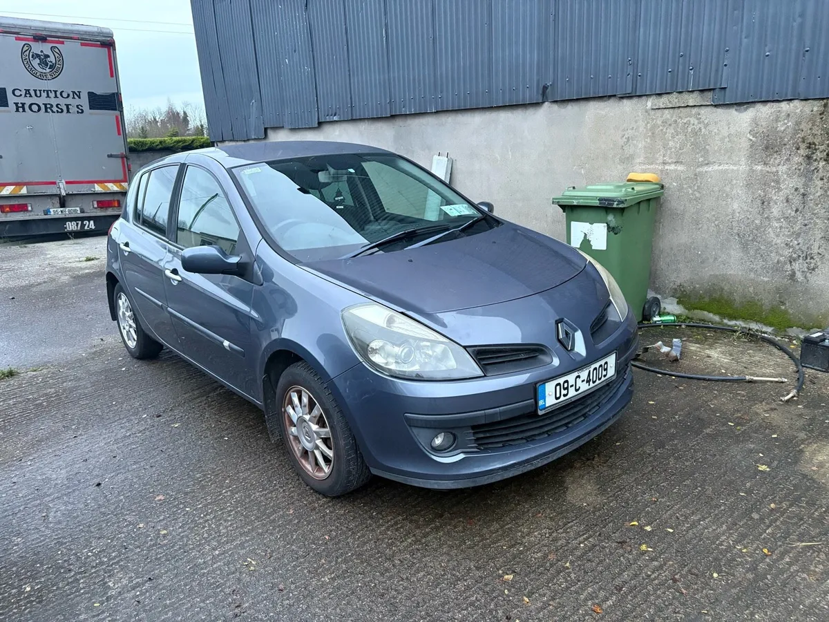 Renault Clio in good condition - Image 4