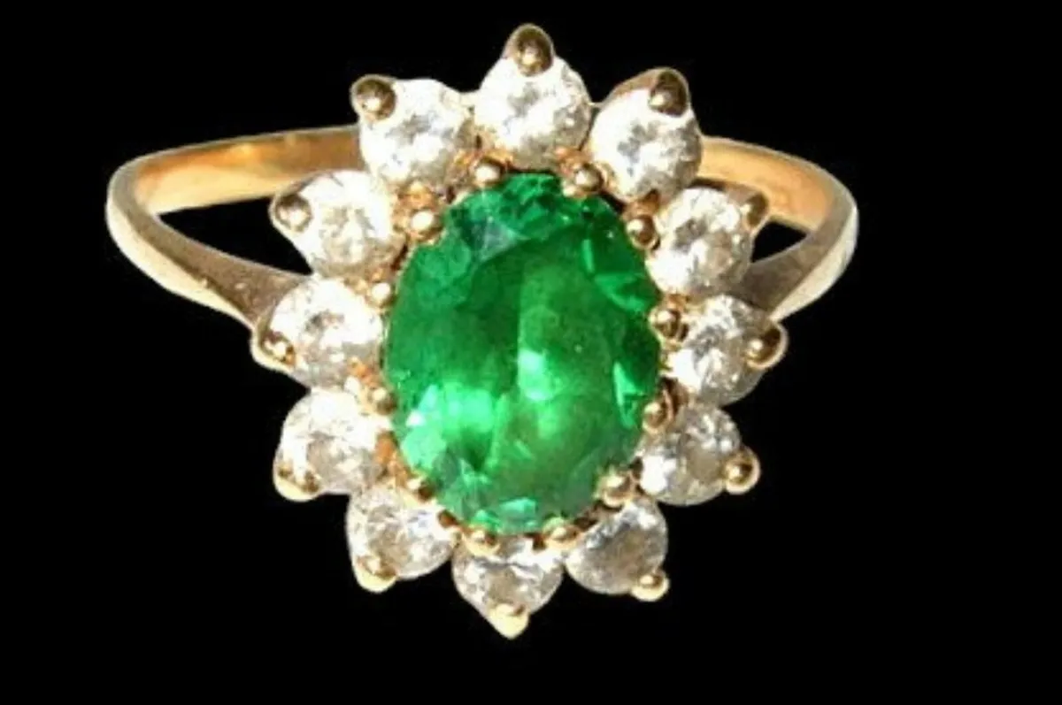 Vintage Hallmarked 14ct Gold Cluster - Image 1