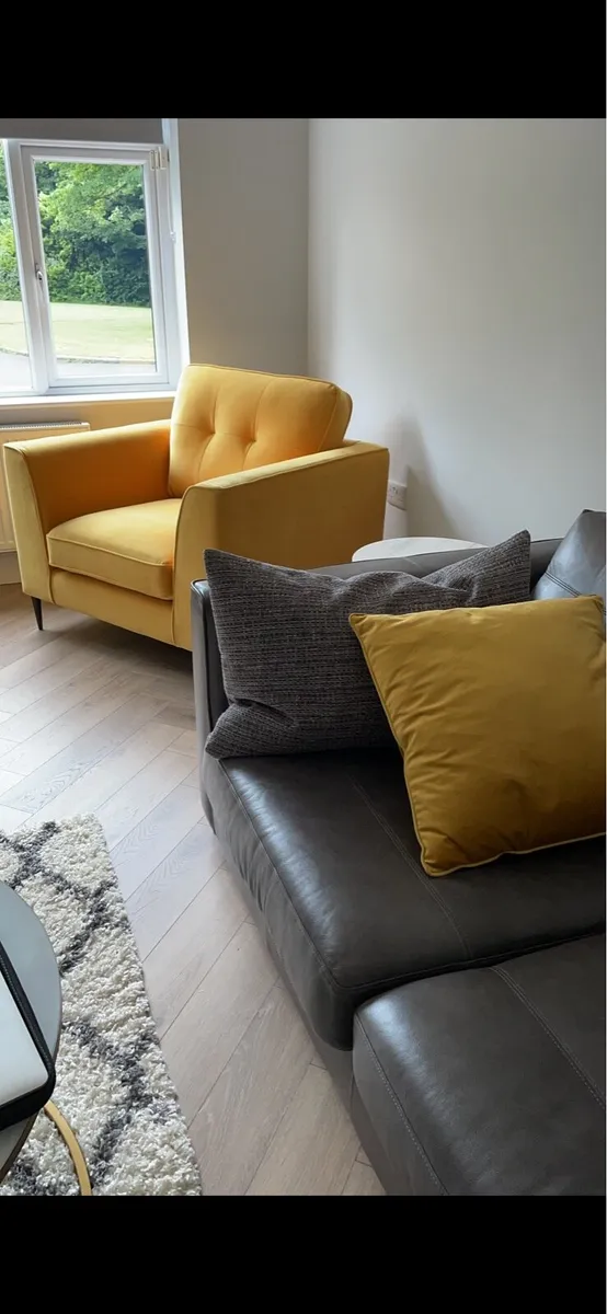 Yellow arm chair - Image 2