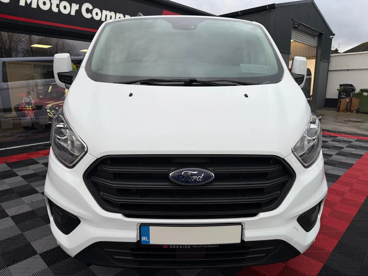 FORD TRANSIT CUSTOM 9 SEAT MINIBUS - Image 2
