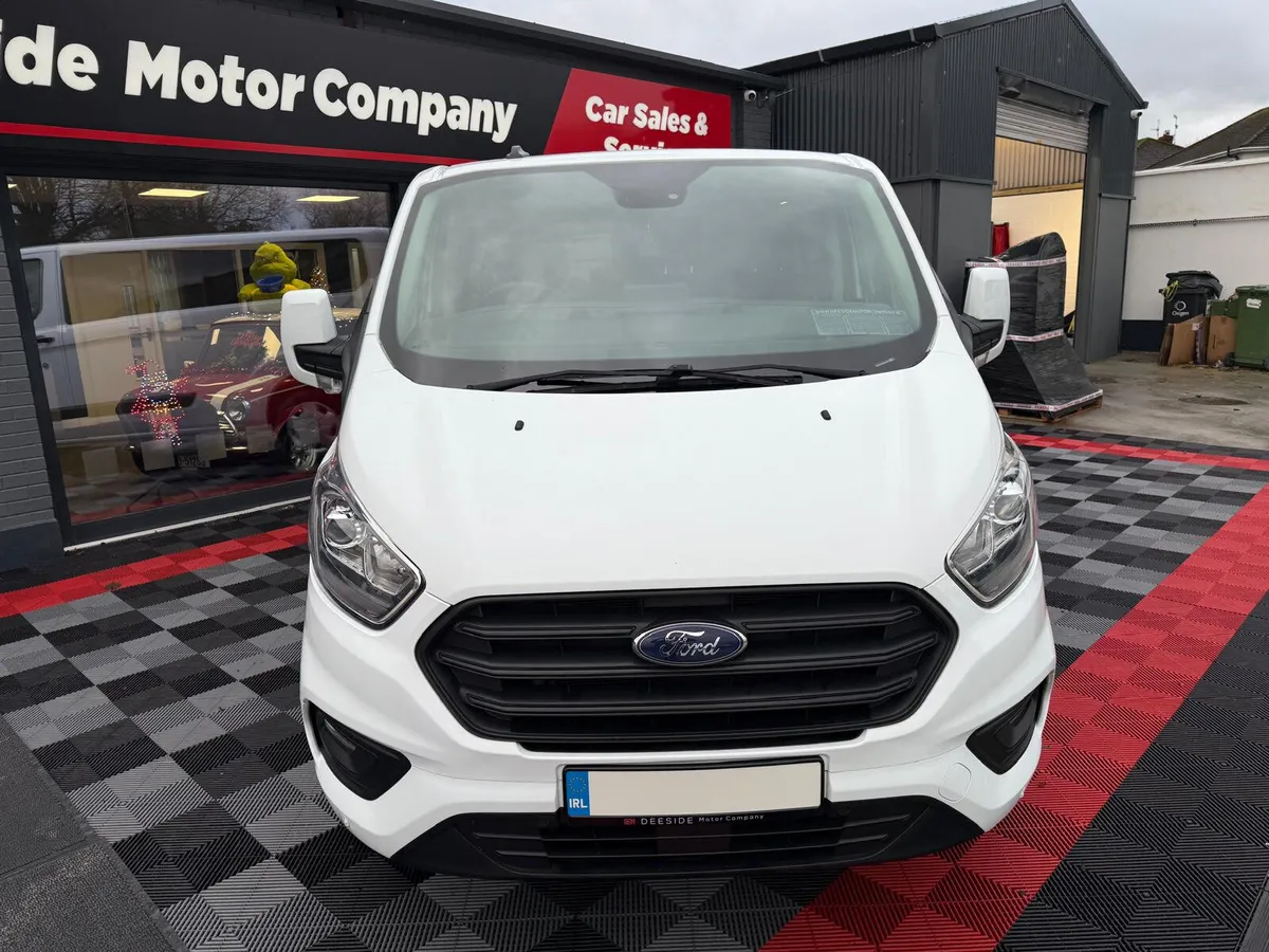 FORD TRANSIT CUSTOM 9 SEAT MINIBUS - Image 3