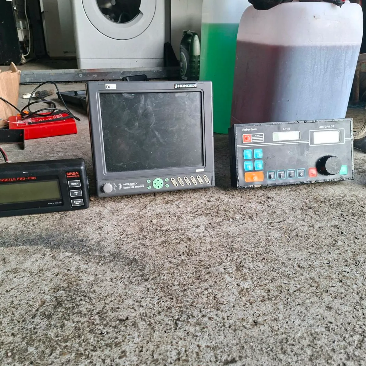 Boat fish finder and navigation - Image 4