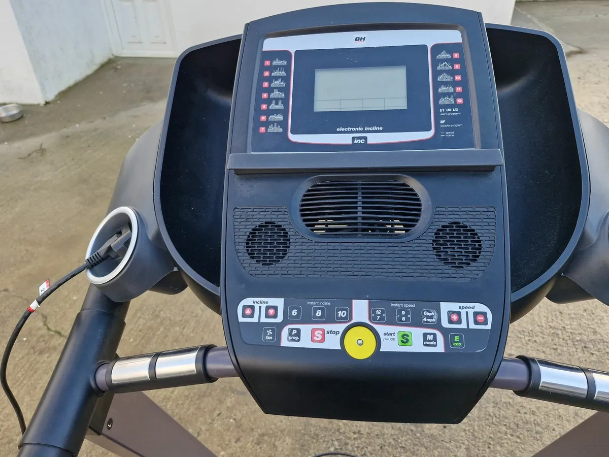 B H Pioneer Treadmill R3 - Image 2