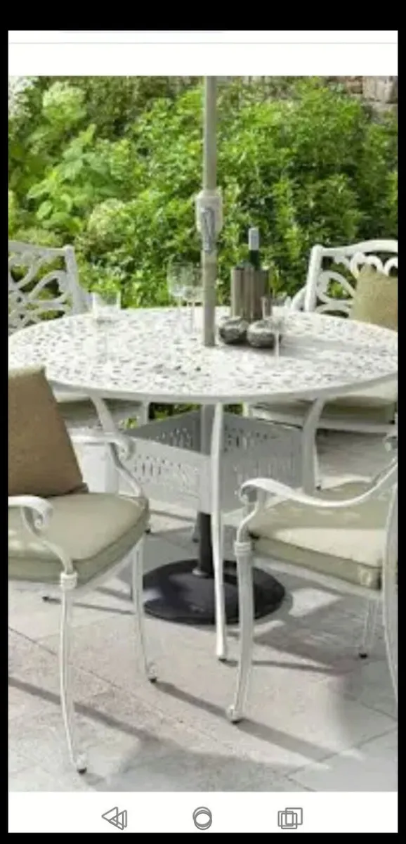 **CLEARANCE** Hartman  Demo Cast Aluminium Table