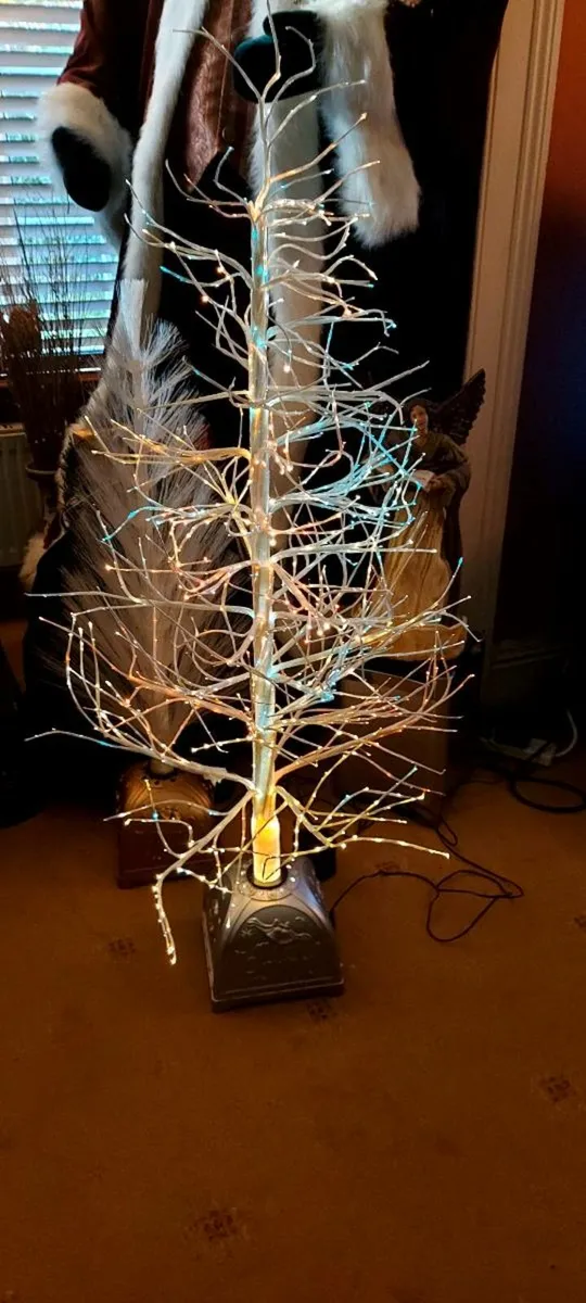 White Twig fibre optic Christmas Tree. - Image 2