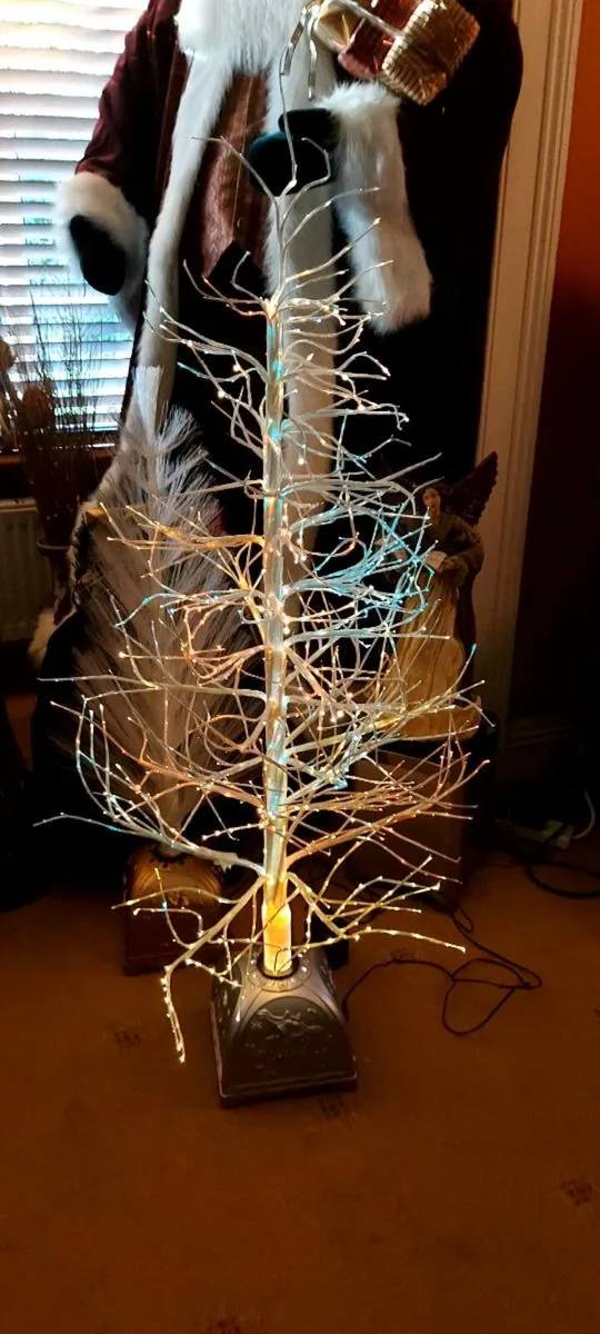 White Twig fibre optic Christmas Tree. - Image 3