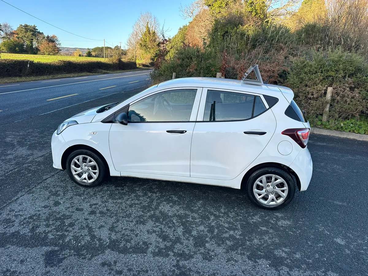 18 HYUNDAI i10 - Image 4