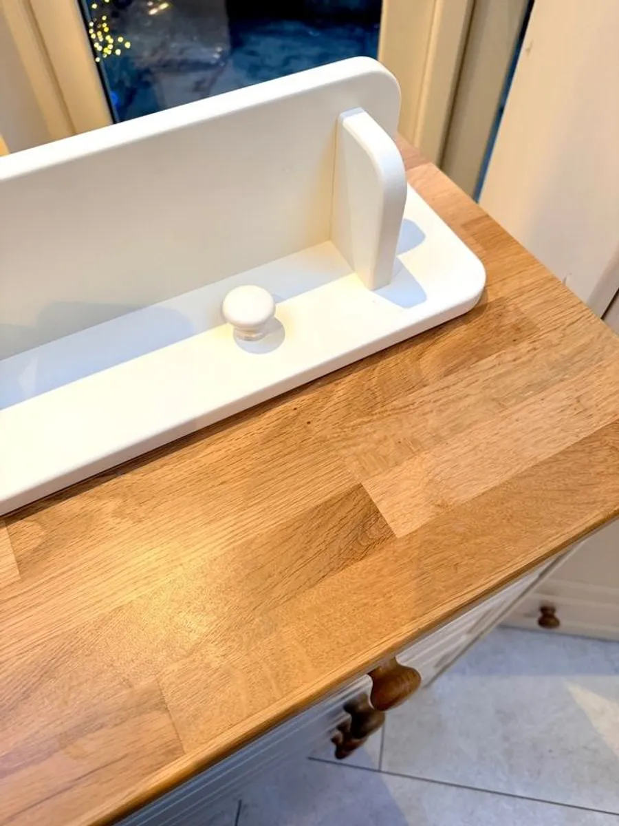 Cream Wardrobe and Chest of drawers in excellent condition - Image 4