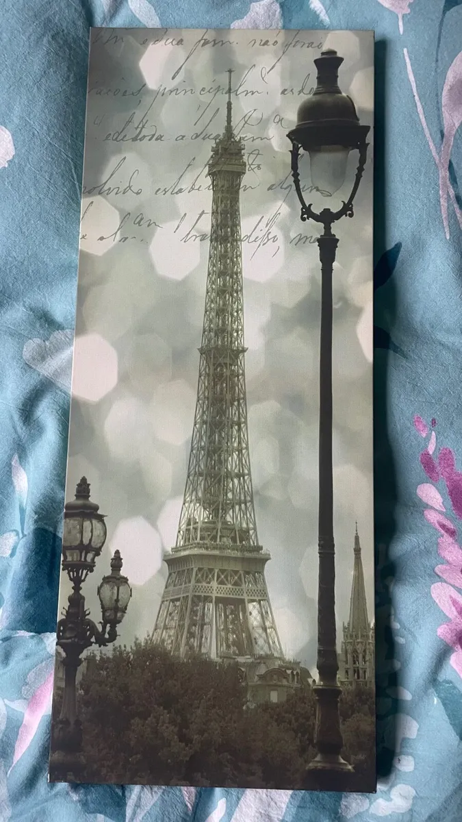 Eiffel Tower picture - Image 1