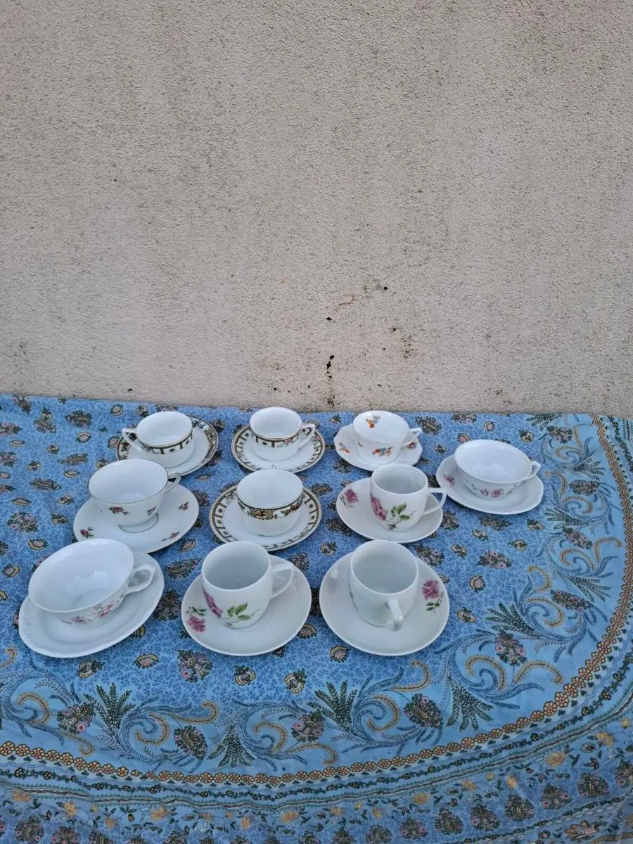 10 china tea cups and saucers postage possible - Image 1