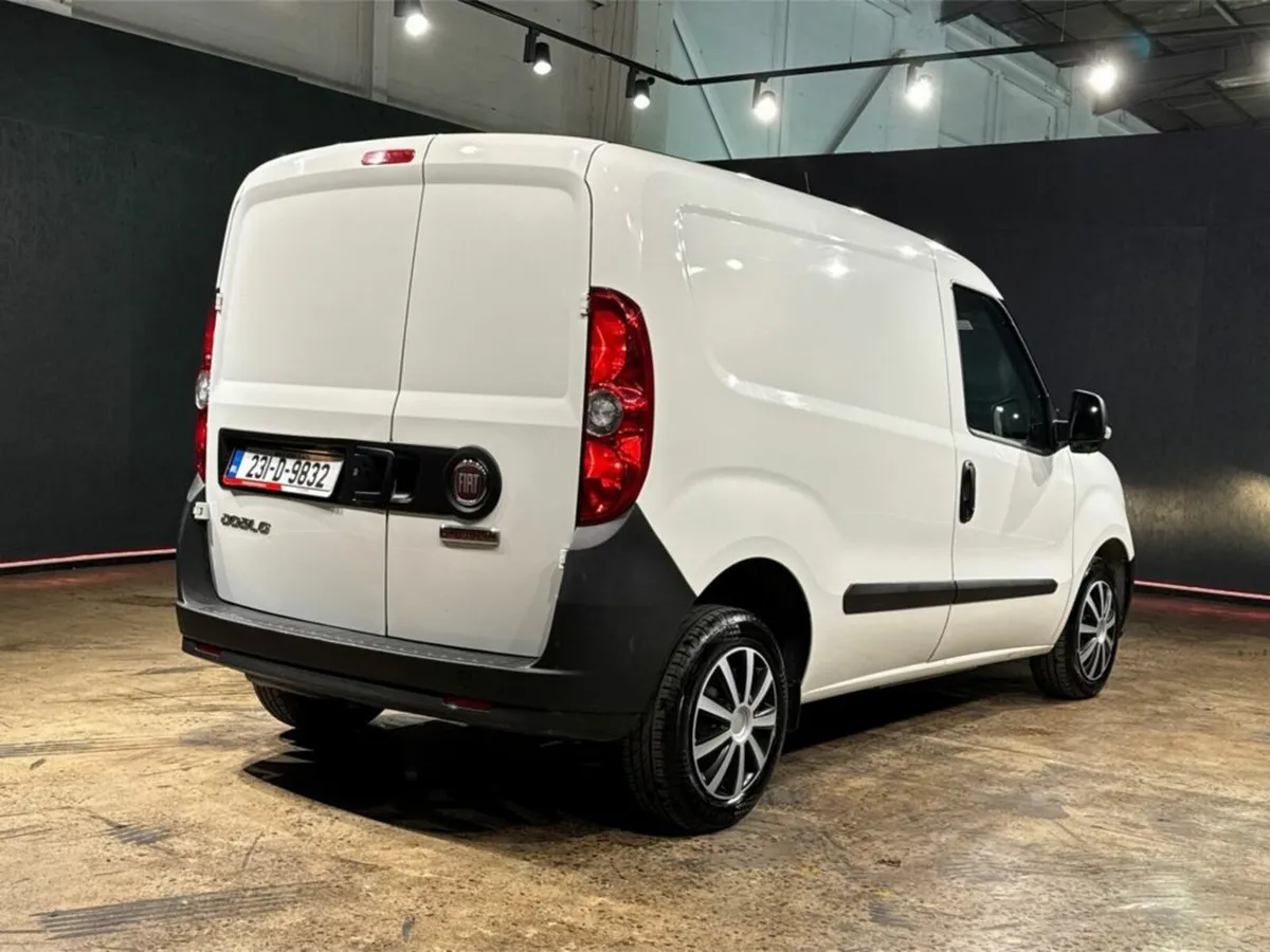 Fiat Doblo 6 SPEED MANUAL 1.6L DIESEL - PRICE IS E - Image 4