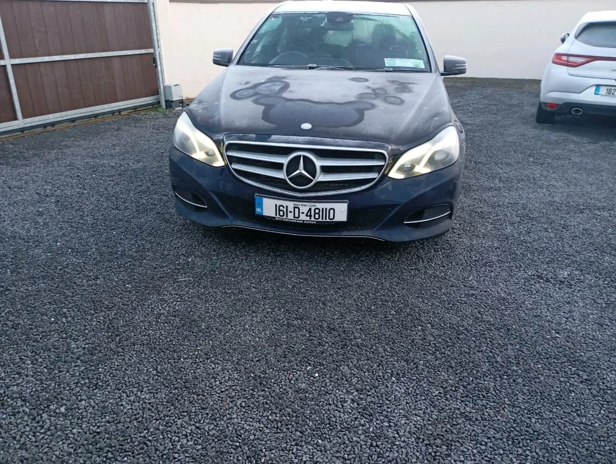 Mercedes e 220 161 read ad - Image 1